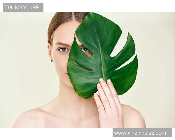 绿色头发的足球明星女性展现独特魅力与运动精神