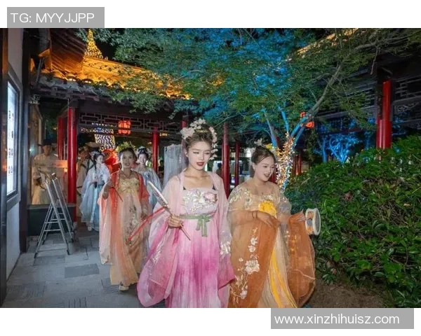 足球明星与汉服的完美结合展现传统魅力与现代风采的女生照片分享